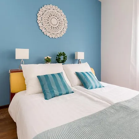 Metro Central Apartment *