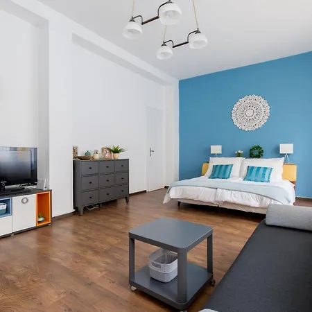 Metro Central Apartment *